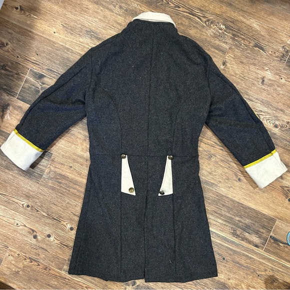 Men's Gray Double-Breasted Coat with Gold Accents - Picture 7 of 8